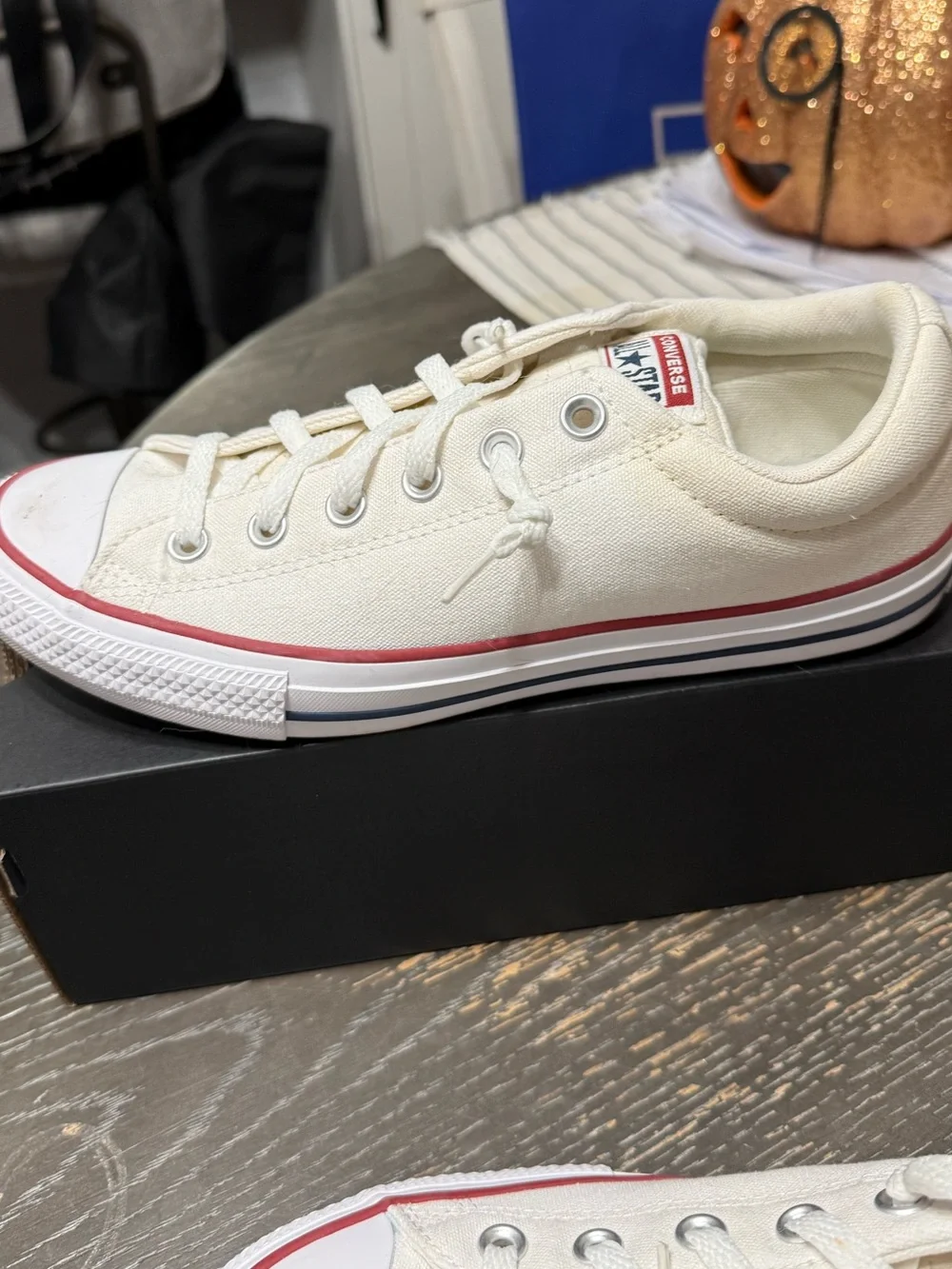 Converse Kids Low Top Canvas Sneakers White w/ Red Trim Size 7 fits women 7.5/8